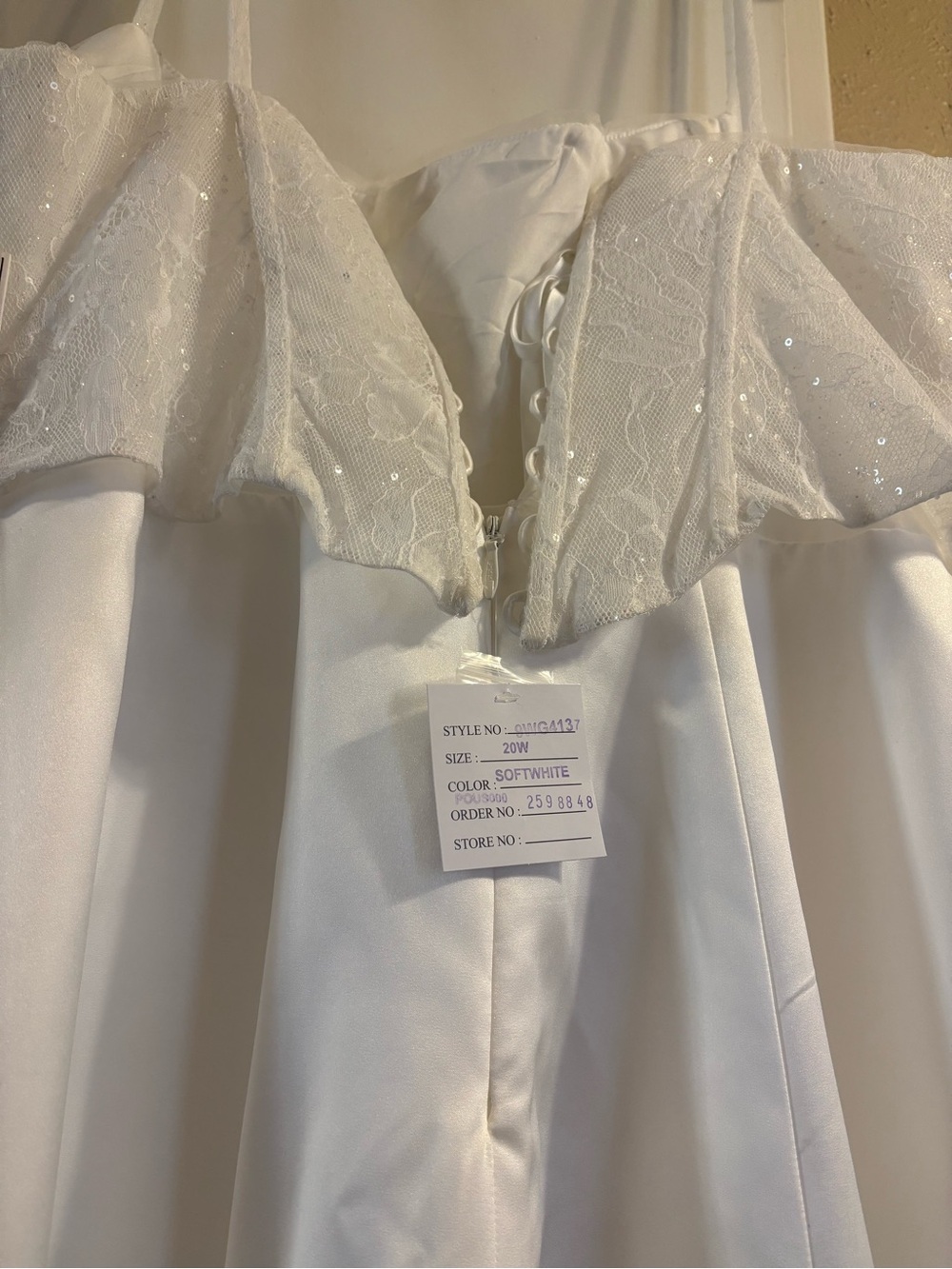 Wedding Dress - Picture 1 of 6